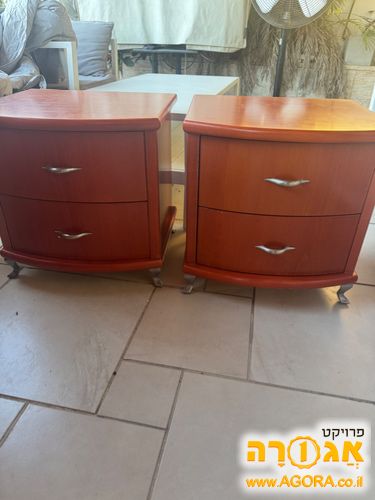 מיטה זוגית + שידות + ארגז מצעים