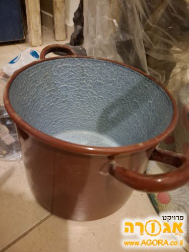 סיר אמייל ישן גדול ללא מכסה