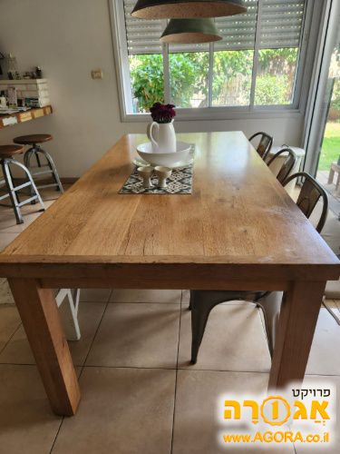 שולחן אוכל מעץ אלון