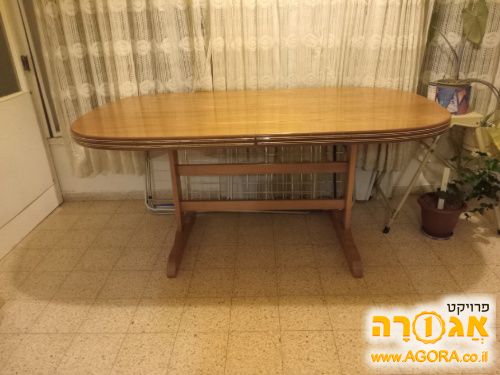 שולחן אוכל