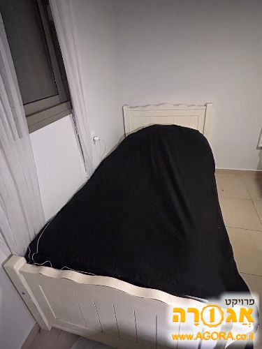שתי מיטות עץ לילדים