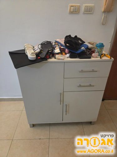 ארונית לבנה