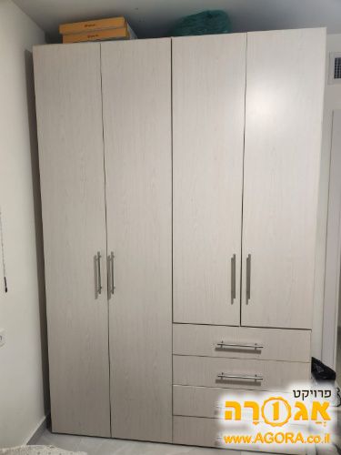 ארון בגדים