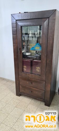 סט שולחן וטרינה ומזנון