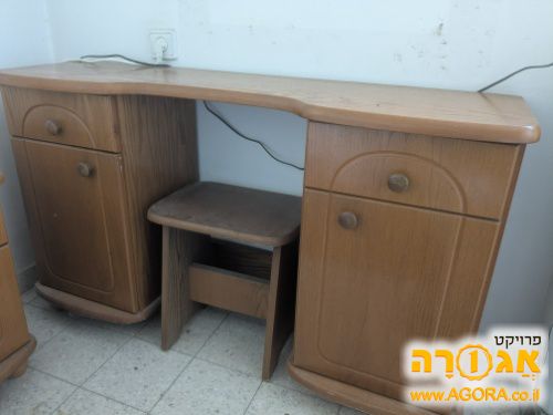 טואלט (שידת איפור) מעץ