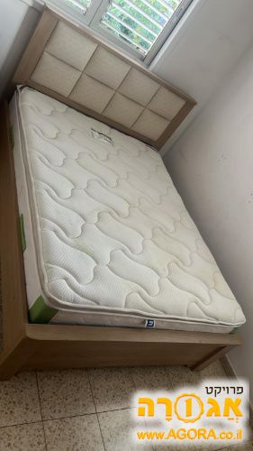 מיטה זוגית עם מזרון
