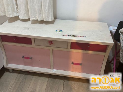שידת משחקים וכוורת