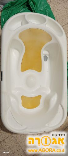 אמבטיה לתינוק עם רגליים