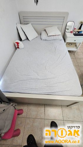 מיטת נוער בגודל מיטה וחצי