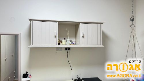 כוננית עליונה לחדר ילדים