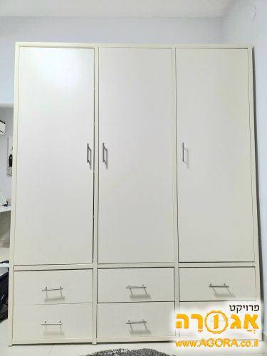 2 ארונות בצבע שמנת במצב טוב
