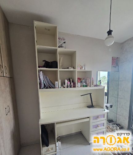 סיפריית נוער מעץ מלא בהזמנה אישית