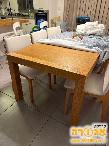 פינת אוכל וכסאות