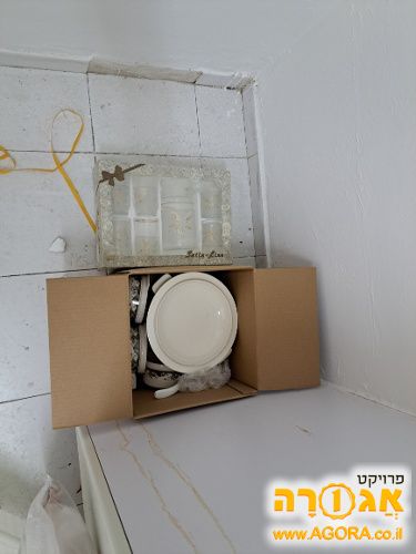 סטים של כוסות צלחות ופיירקס