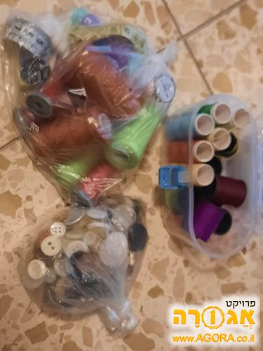חוטים וכפתורים