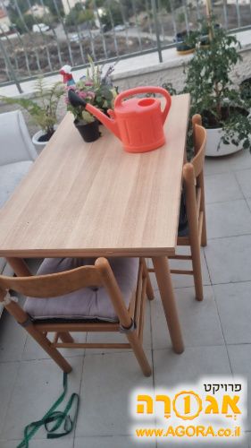 שולחן פינת אוכל עם 4 כיסאות