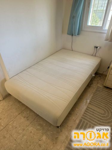 מיטה וחצי מתכווננת עם ארגז מצעים
