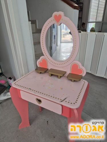 שידת איפור לילדה קטנה