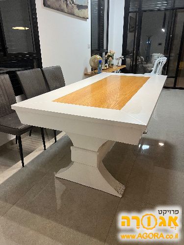 שולחן לפינת אוכל