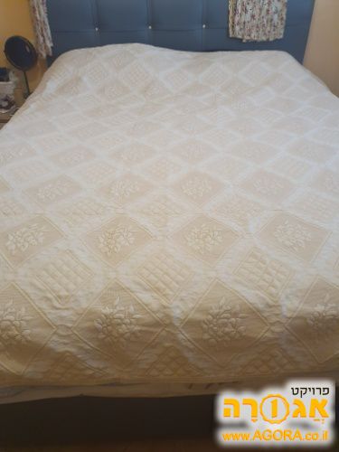כיסוי למיטה