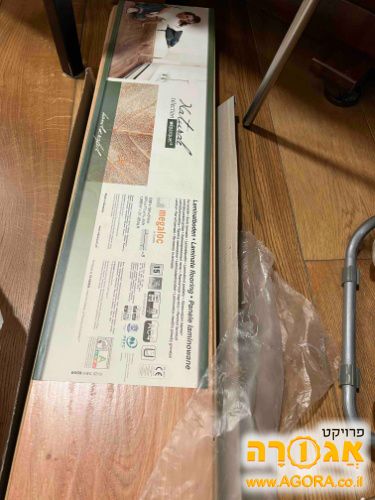 חבילה כמעט שלמה של פרקט למינציה