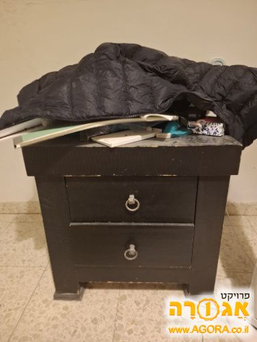 שידה שחורה