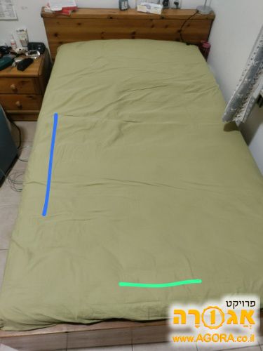 מיטת יחיד מעץ מלא ושידה מעץ מלא