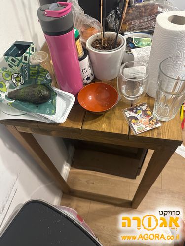 שולחן עץ