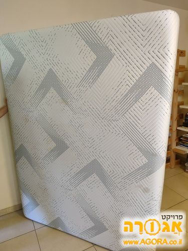 מזרון זוגי + בסיס מיטה מעץ