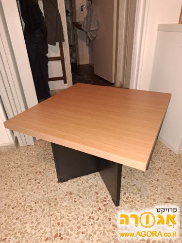 שולחן קטן