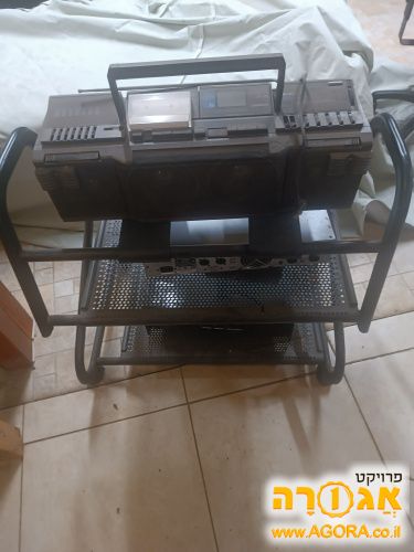 כוננית מתכת לטלויזיה או מכשירים אחרים
