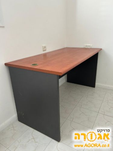 שולחן כתיבה במצב טוב