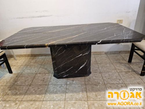 שולחן פינת אוכל עשוי משיש