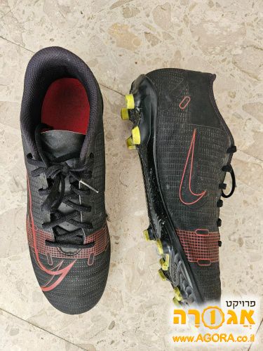 נעלי כדורגל