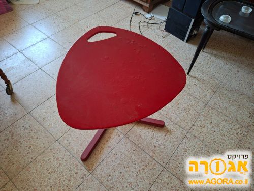 שולחן אדום