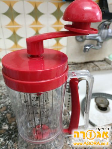 כוס מדידה עם אביזר ערבול ידני