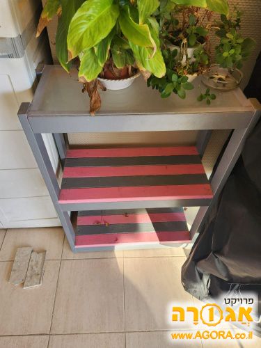 כוננית עץ