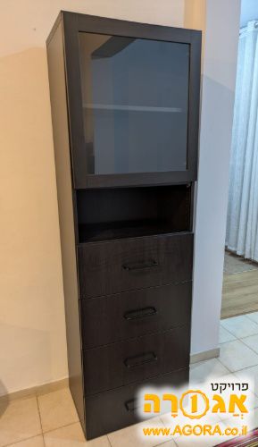 שידת אחסון עם ארון תצוגה