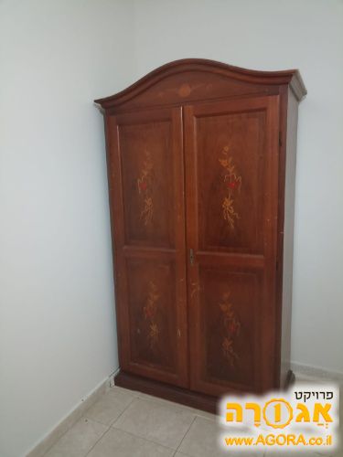 ארון עץ
