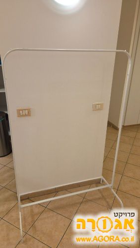 מתלה לבגדים