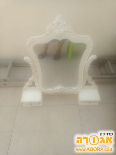 מראה לבנה