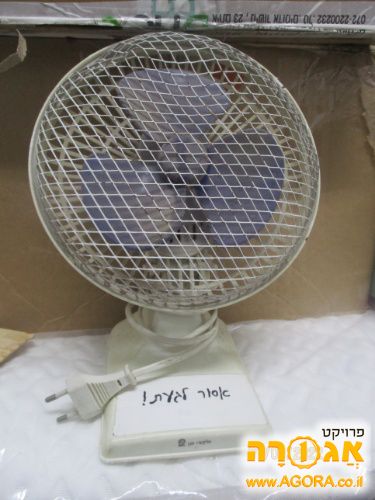 מאוורר שולחני קטן