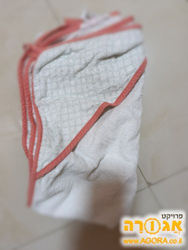 מגבת לתינוק עם כובע מובנה