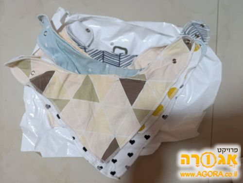 הרבה סינרי בד חדשים לתינוק קטן ממש