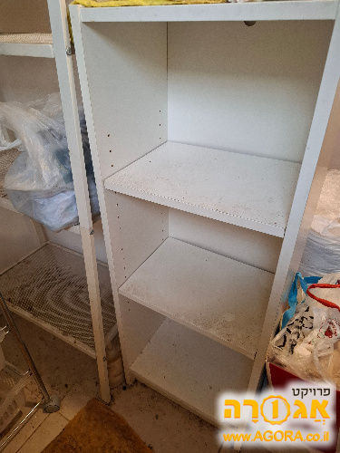 יחידת מדפים לבנה מעץ
