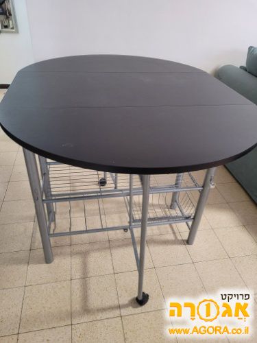 שולחן נפתח