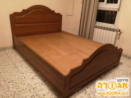 מיטה זוגית ללא מזרון