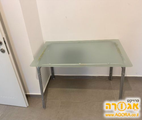 שולחן זכוכית