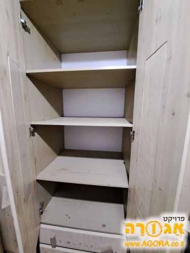 ארון בגדים