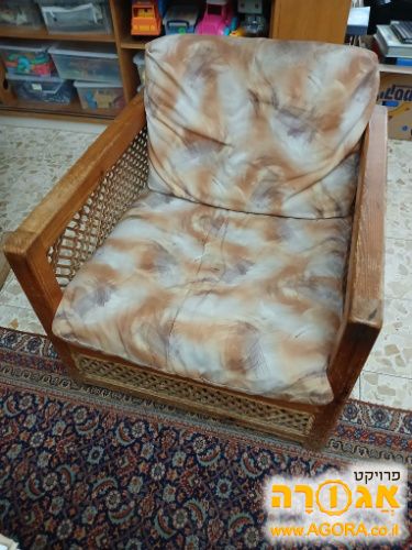 כורסת עץ